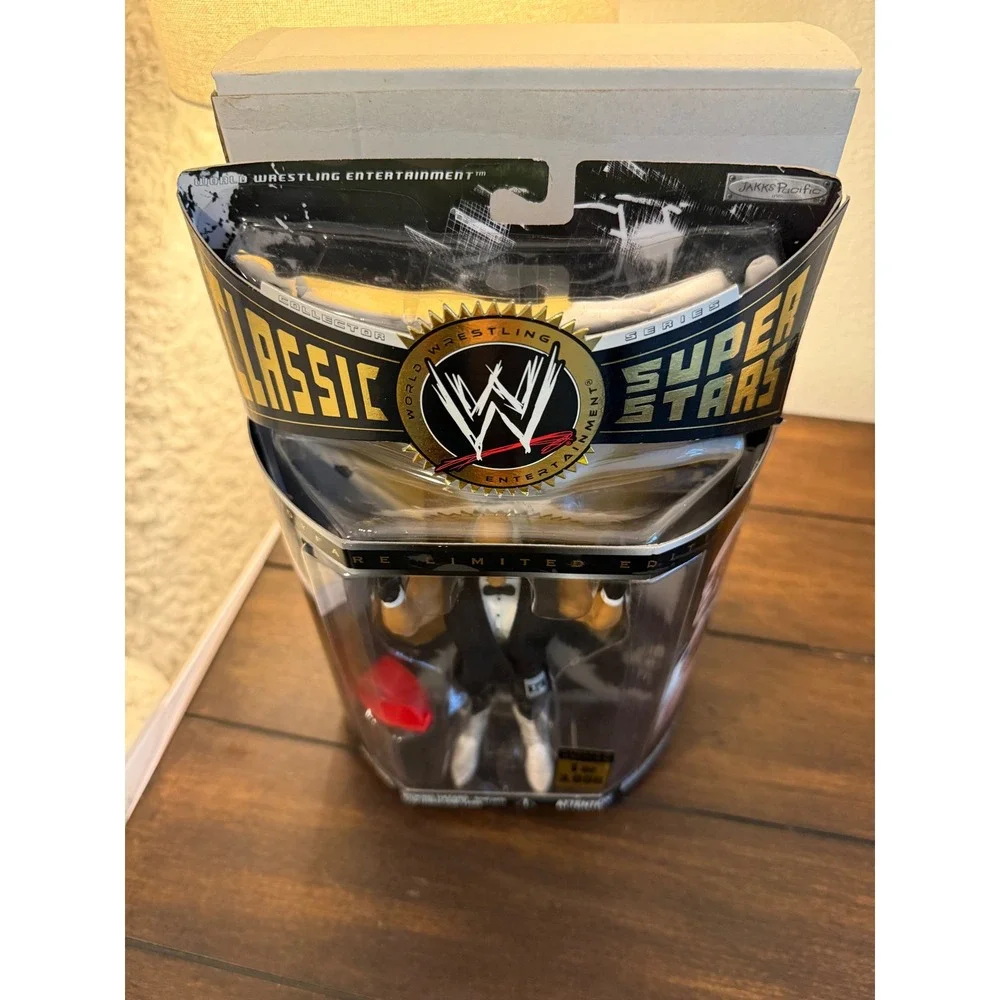 WWE Classic Superstars Hulk Hogan ToyFare Limited Edition 1 of 3000 Jakks